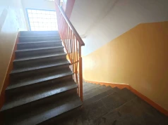 Sąsiad może zgłosić, a konsekwencje będą kosztowne. Za te rzeczy na klatce schodowej grożą wysokie kary