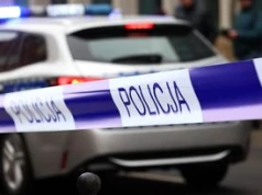 Ciało przed blokiem, napastnik z maczetą. Dramatyczna interwencja policji