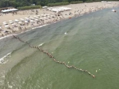 Siedmiolatek zaginął na plaży. Utworzyli dwa łańcuchy życia