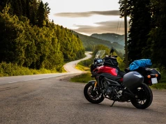 Jedziesz czy pozujesz? O motocyklistach uzależnionych od kciuka w górę