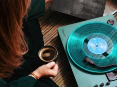 Gramofon w kolorze musztardy? Majority wreszcie wyrwało sprzęt audio z czarnej nudy