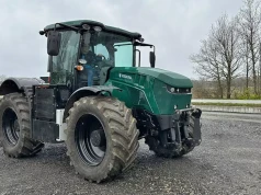 Ten ciągnik ma pracować 8 godzin na baterii. Ma aż 160 KM