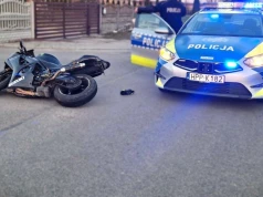 Jechał zygzakiem i liczył, że „jakoś to będzie”. 73-letniego motocyklistę zauważył policjant po służbie