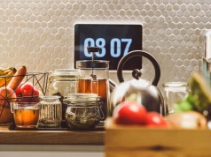 Ostatni kęs o 18:00 i stop podjadaniu? Twoje szare komórki pokochają 8-godzinne okno żywieniowe