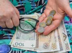 ZUS przeliczy emerytury tysiącom seniorów. Nawet 552 zł więcej, ale jest haczyk