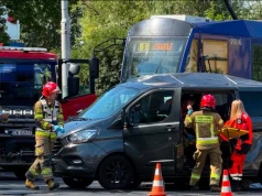 Poważne zderzenie busa z tramwajem we Wrocławiu. Są ranni