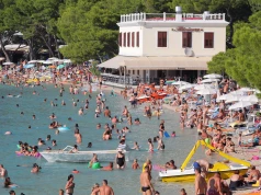 Awantura o leżaki w Chorwacji. "Cała plaża jest zastawiona od świtu"