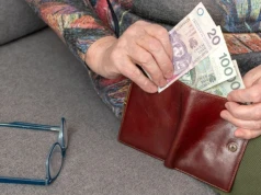 Wyższa emerytura nawet o 552 zł. Haczyk? Odbiera seniorom prawo do sądu