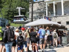 Konflikty, pseudokibice z racami i "czarne przewodnictwo". Ostre spory pod Tatrami