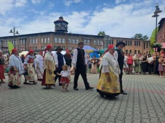 Kościół to dar, dlatego każdy odpust parafialny to święto dziękczynienia. Tak też było „u babci Anny̶ …