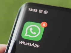 Fala oszustw na WhatsAppie. Rozmowy polityków mogły trafić w ręce przestępców