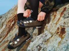 Styl, wygoda i funkcjonalność w terenie. Crocs znów zaskakuje współpracą