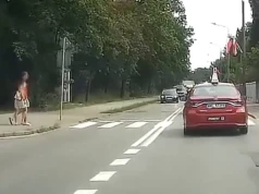Zamiast ustąpić pieszym, wrzucił do sieci film z opisem, że mu „wtargnęli”