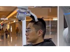Koniec fryzjerów? W Chinach robot strzyże ludzi za grosze