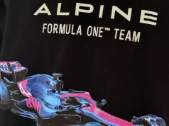 Koszulki BWT Alpine F1 trafiły do House. Gratka dla fanów francuskiej marki