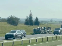 Ciężarówka przewróciła się na samochód osobowy na A4 pod Krakowem. Trwa akcja służb