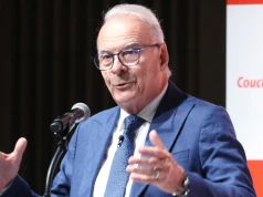 Od sprzedawcy do miliardera. Kim jest człowiek, który chce przejąć Żabkę?
