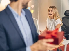 Prezenty dla zespołu sprzedaży – jak nagrodzić pracowników za dobry kwartał?