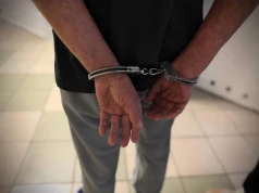 Odcinał siekierą elementy miejskich koziołków i zakopywał je na posesji. 44-latek zatrzymany