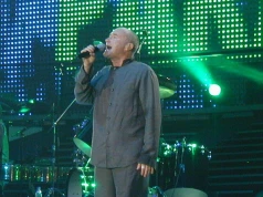 Phil Collins otarł się o śmierć przez alkohol. „Przychodzili się ze mną pożegnać”