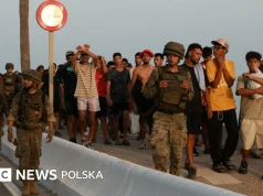 Jak kryzys migracyjny w Hiszpanii wywołał polityczną burzę, podsycaną przez media społecznościowe