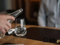 Darmowa woda z kranu w restauracji? Pomysł znów utknął w legislacyjnym korku