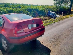 Kierowca Opla wjechał w skręcającego Volkswagena. Trzy osoby ranne