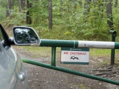 Nadleśnictwo apeluje do kierowców. Oto czym grozi zastawianie rogatek