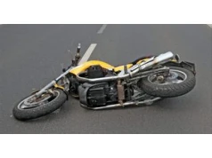 Wypadek z udziałem motocyklisty na trasie katowickiej w Poznaniu. Droga do centrum zablokowana