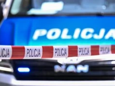Miał zabić ojca, potem zaatakował policjantów. 20-latek z zarzutami