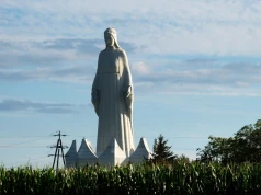 Otwarcie pomnika Matki Boskiej w Konotopiu coraz bliżej. Fundatorem jest miliarder