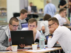 Juniorzy znikają, seniorzy drożeją. AI wywróciła rynek pracy w IT