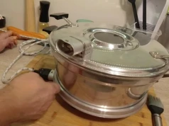 Air fryer ma nowego rywala w kuchni. Legendarny sprzęt z PRL wraca na blaty