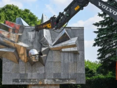 Historyk sztuki: niszcząc pomniki z czasów PRL, wymazujemy część polskiej historii