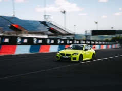 BMW M2 z pakietem M Performance Track Kit o pół sekundy szybsze od M2 CS. Nowy rekord Nordschleife