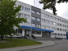 Pijany policjant wjechał radiowozem w ścianę własnej komendy w Chełmie. Miał wyjechać na patrol