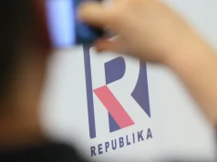 Donos na TV Republika. "Ssie cycek, siedząc na dwóch stołkach"