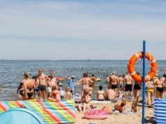 Nad polskim morzem to już plaga. Drażni bardziej niż parawaning i drożyzna