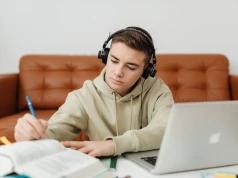 Rodzic nagle odradza ci studia? Powód rzadko ma cokolwiek wspólnego z troską