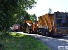 Śmieciarka przewróciła się na ul. Rybnickiej. Droga przez kilka godzin była całkowicie zablokowana