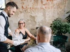 Czy restauracje powinny podawać darmową kranówkę? Polska na tle Europy i USA