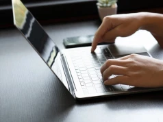Ubezpieczenie bez wychodzenia z domu – jak ubezpieczyć auto przez internet?