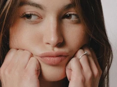 Pełne usta w stylu quiet beauty. Trzy proste gesty makijażystów, które działają jak iluzja
