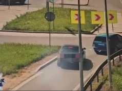 Na rondzie prosto. Policja opublikowała nagranie dwóch asów którzy nie zauważyli ronda