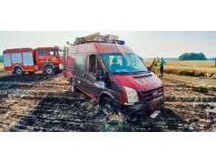Pożar zboża przy A4 na Dolnym Śląsku. Płomienie odcięły drogę strażakom OSP