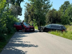 Bronów: czołowe zderzenie dwóch pojazdów. Na szczęście to były dobre samochody