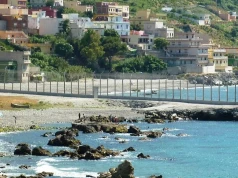Ceuta na granicy wytrzymałości. Setki dzieci-migrantów bez opieki, ośrodki przepełnione o blisko 3000 procent