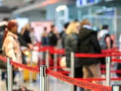 Podrobione dokumenty i fałszywe nazwisko. Wpadli na Okęciu
