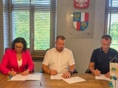 Powiat Raciborski montuje fotowoltaikę na szkołach i obiektach publicznych. Podpisano jedną z umów