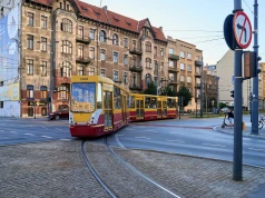 Tramwaj kontra samochód. Ta jedna zasada łamie intuicję wielu kierowców